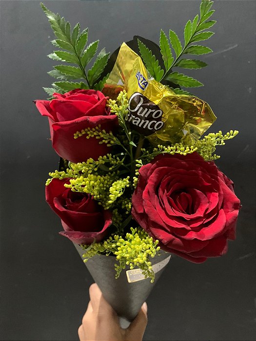 Rosas vermelhas e ouro branco