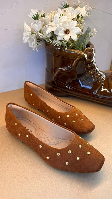 Sapatilha sua cia Caramelo com Tachas