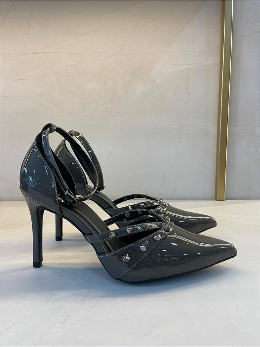 Scarpin Fendy Di Valentini em Verniz com Tachas