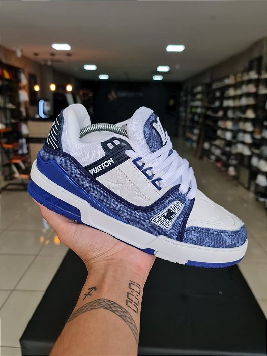 Tênis Louis Vuitton.