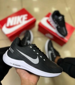 Tênis Nike Esportivo.