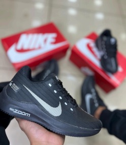 Tênis Nike Esportivo.