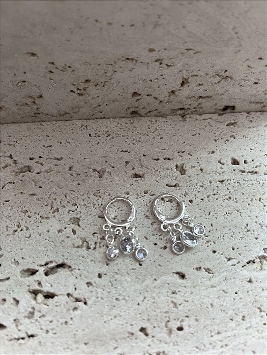 Argola pingentes bolinhas - prata