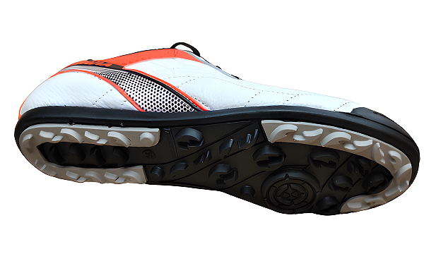 Chuteira Modelo Society em Couro Legitimo Original Marca Ravia Cor Branco Laranja Chuteirinha Solado borracha Costurado Estilo Tenis Reforçado Forte Estilo Escolar Colegial