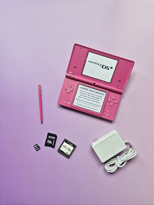 Nintendo DSi Rosa + Cartão SD 4Gb Lotado de Jogos + Jogo Mario Kart