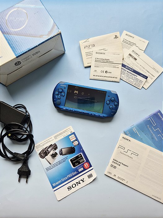 PSP 3000 Azul vibrante (Carnival Colors) Completo 8Gb Lotado de Jogos