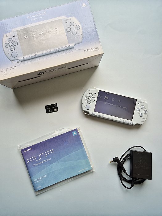 PSP 2000 Felicia Blue (Blume Series) + Caixa Original + Memory Stick 4GB