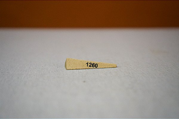 CONE PIROMETRICO NACIONAL NUMERO 8 - 1260 GRAUS (CAIXA 50 UNIDADES)