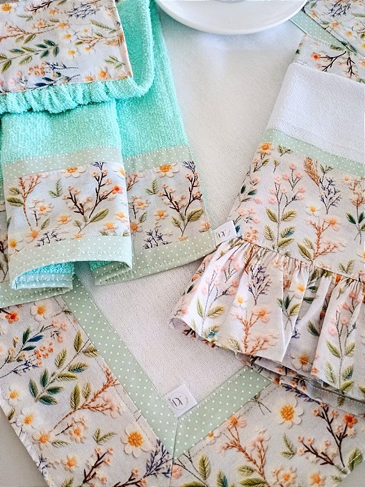 Kit cozinha 3 Peças: Toalhinha de Chá, Bate Mão e Pano de Copa – Floral com Babado