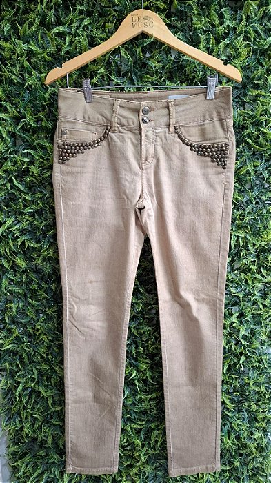 CALÇA  BEJE  BORDADO NO BOLSO PATOGE   42