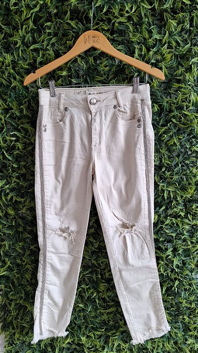CALÇA BEJE RAZZO  BRILHO NAS LATERAIS  40