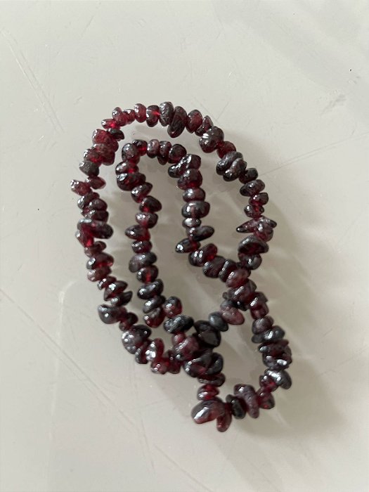 Pulseira Cascalho Granada — Força, Vitalidade e Coragem Interior