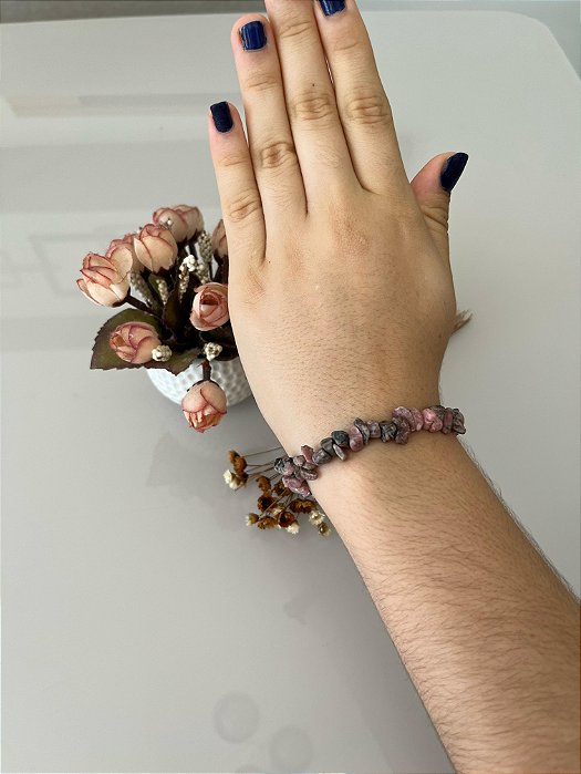 Pulseira cascalho Rodonita – Amor-próprio e Cura Emocional