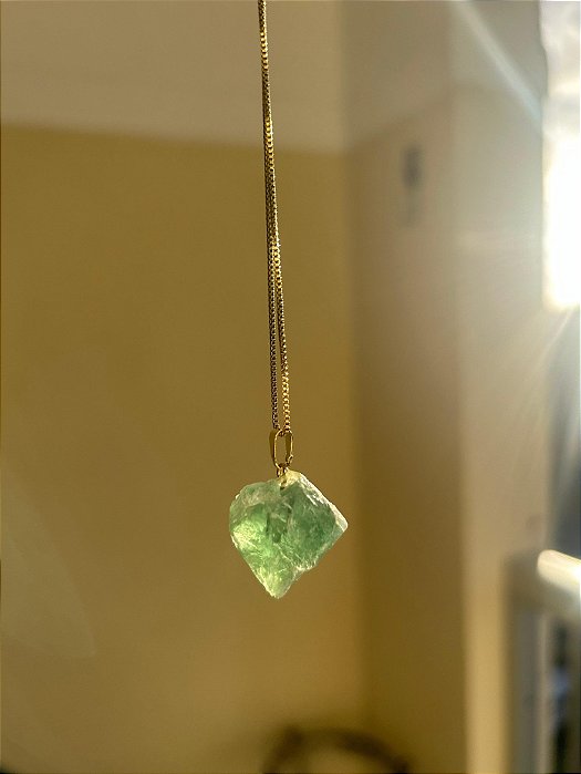 Pingente de Fluorita bruto – Clareza Mental, Intuição e Organização Energética