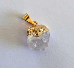 Pingente de Quartzo Rosa bruto com banho dourado – Amor Próprio, Gratidão e Relacionamento