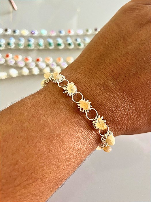Pulseira Margarida com Pedras Naturais – Delicadeza, Energia e Proteção