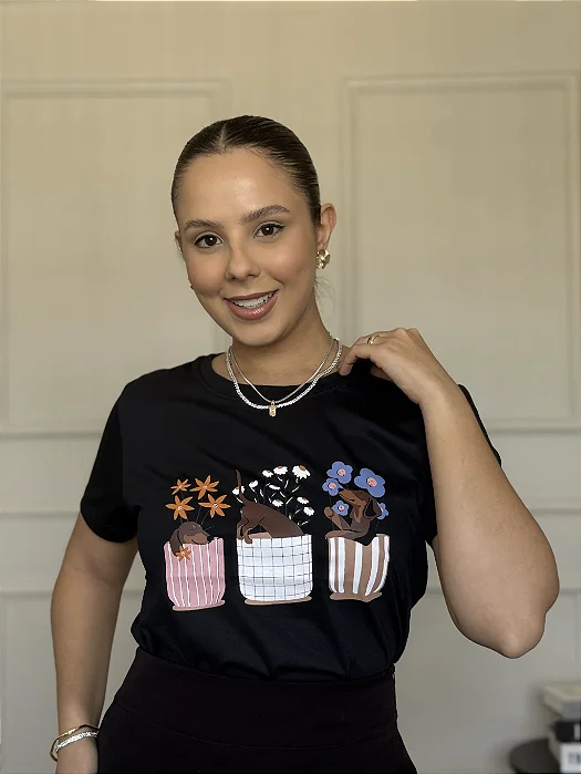 Tshirt Três Cachorrinhos com Flores