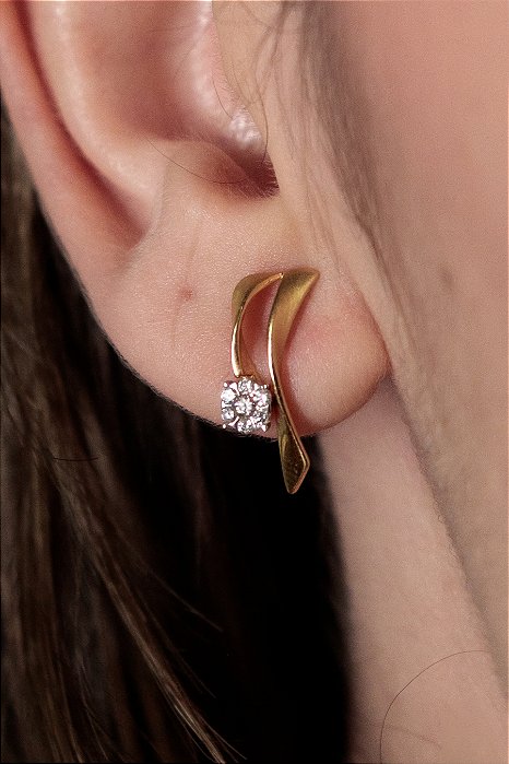 BRINCO DE OURO 18K COM 14 DIAMANTES REF/2917