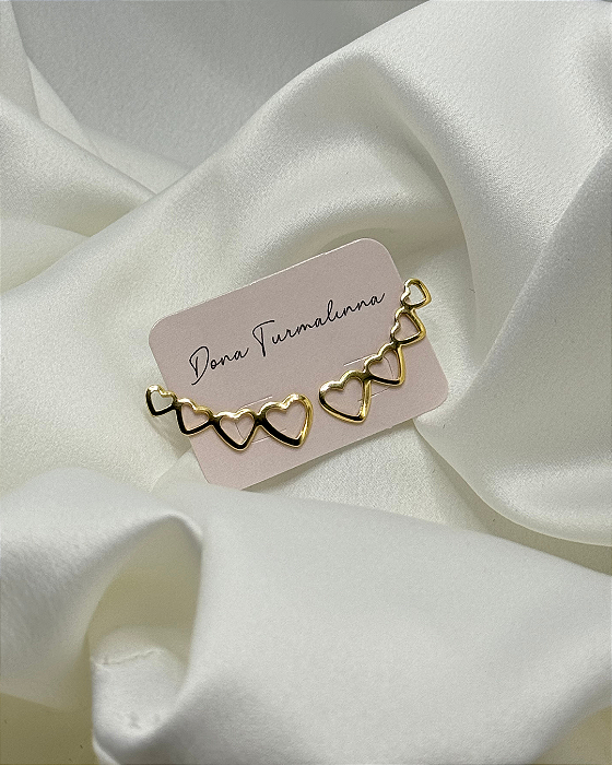 Brinco Ear Cuff corações banhado em ouro 18k