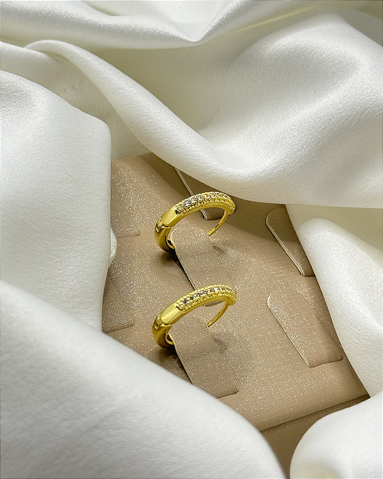 Argola Cravejada com Micro Zircônias 10 mm banhado em ouro 18k
