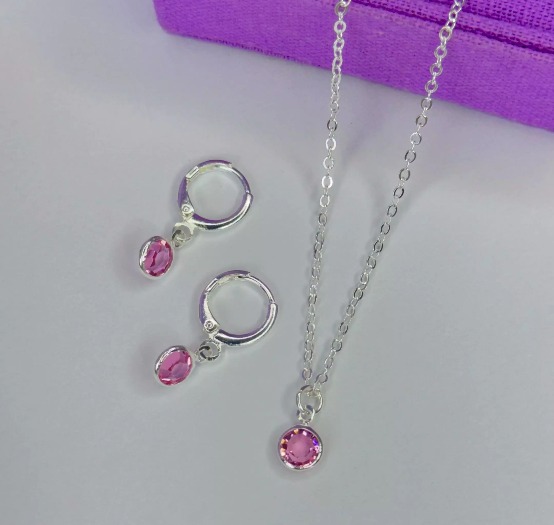 Conjunto de pedrinha redonda rosa banhada a prata