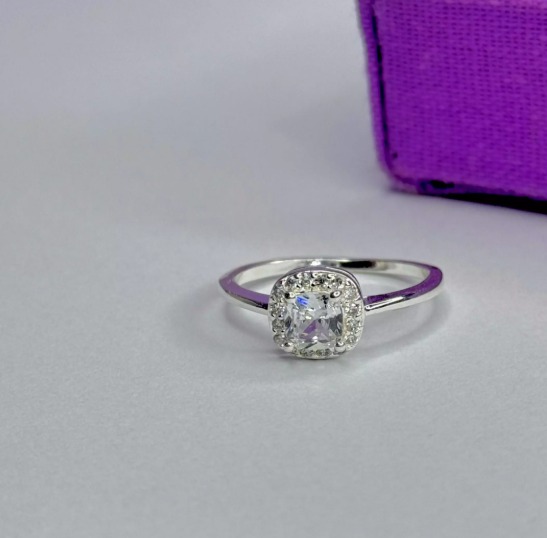 Anel quadrado micro zircônia banhada a prata- Tamanho 16/17