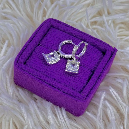 Argolinha quadrada micro zircônia banhada a prata