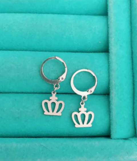 Brinco Argolinha Design de Coroa em Aço Inoxidável