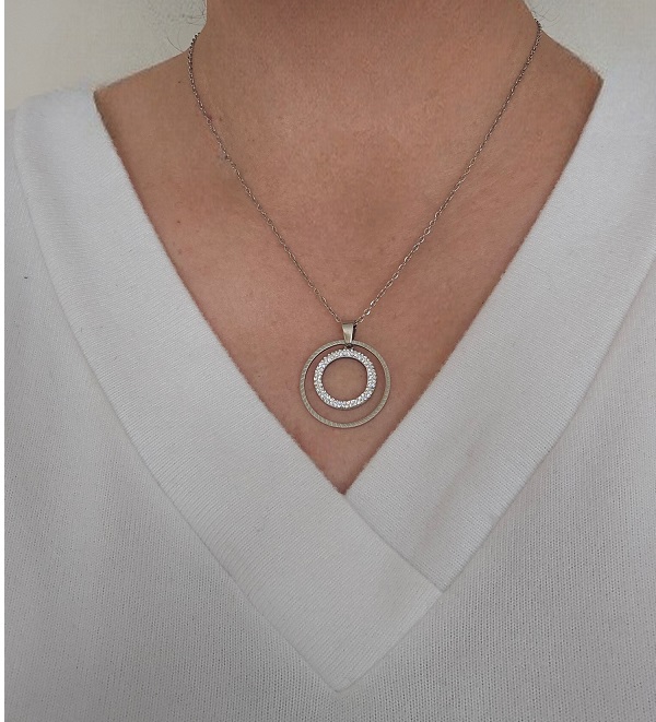 Colar esferas cravejadas em aço inoxidável