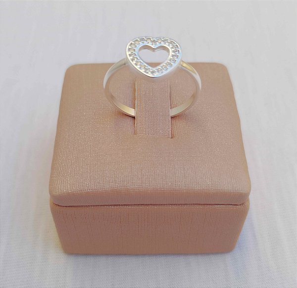 Anel Coração Vazado Cravejado