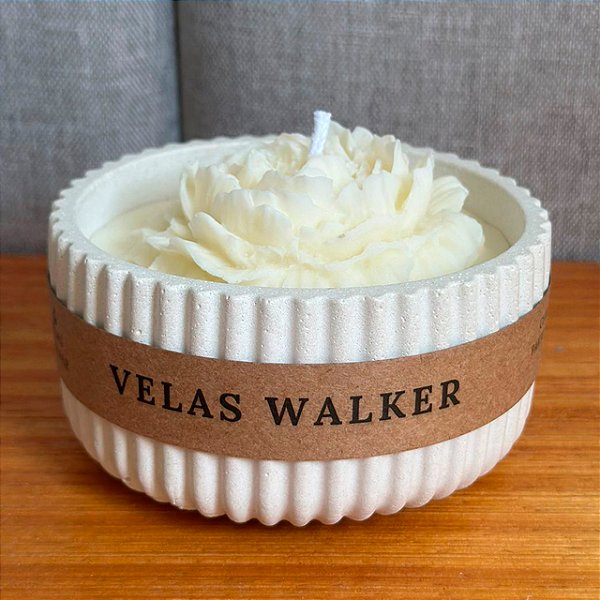 Vela Flor no Vaso de Cimento Texturizado