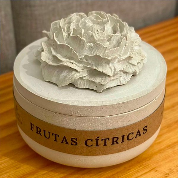 Vela Frutas Cítricas Cimento Grande com Tampa Flor