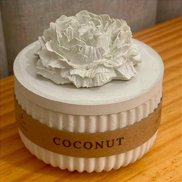 Vela CocoNut Vaso Cimento Grande com Tampa Flor