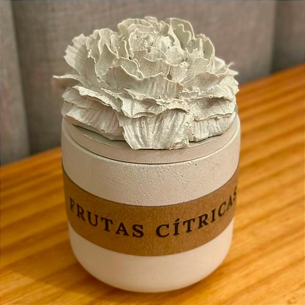 Vela Frutas Cítricas Cimento Pequeno com Tampa Flor