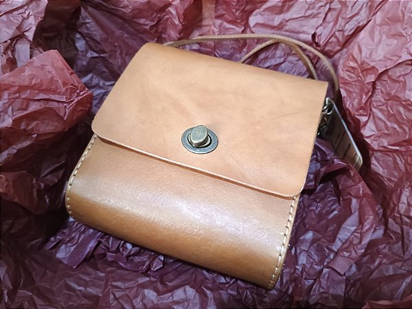 Bolsa couro claro natural vegetal - 100% artesanal