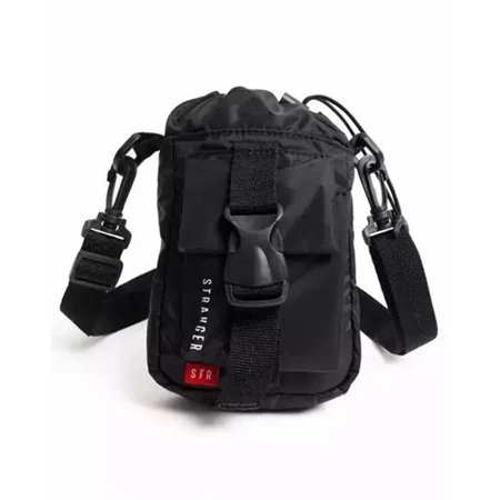 Shoulder Bag Stranger Vertical Logo (Preta)
