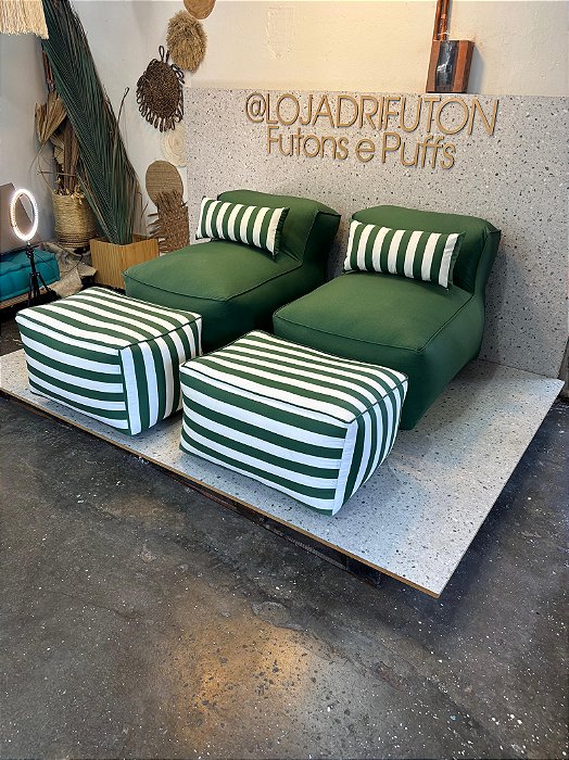 Conjunto Puff M Standard + 2 Peseiras + 2 Almofadas Verde 333 e Acessórios verdes litrados