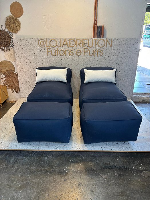 Conjunto Puff M Standard + 2 Peseiras  cor marinho + 2 Almofadas off white