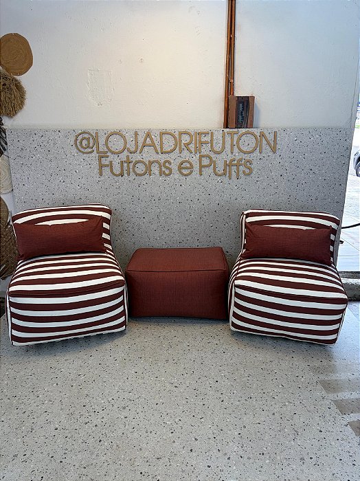 Conjunto Puff P Standard + 1 Peseira + 2 Almofadas Vinho Listrado