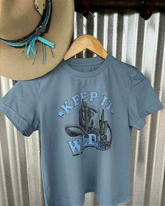 T-SHIRT CACTO COM CHAPÉU AZUL