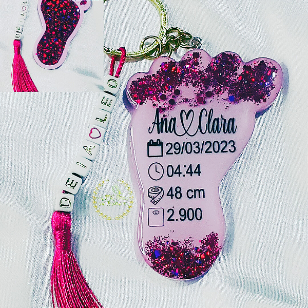 Chaveiro Pezinho em Resina com Dados de Nascimento – Personalizado e Sob Encomenda