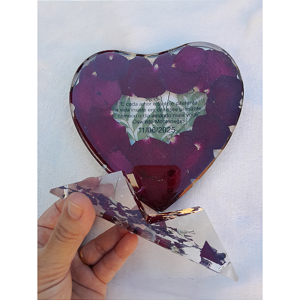 Eternização de Flores em Coração de Resina 10x13cm – Personalizado e Sob Encomenda