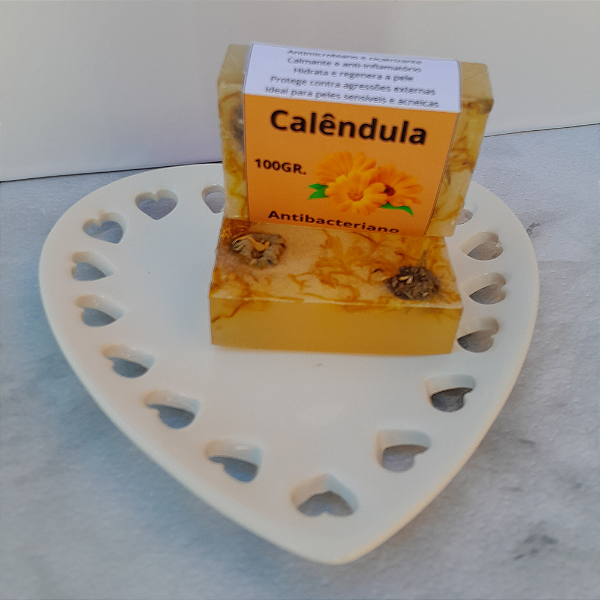 Sabonete artesanal em barra de calêndula 100g – Propriedades calmantes e regeneradoras para a pele
