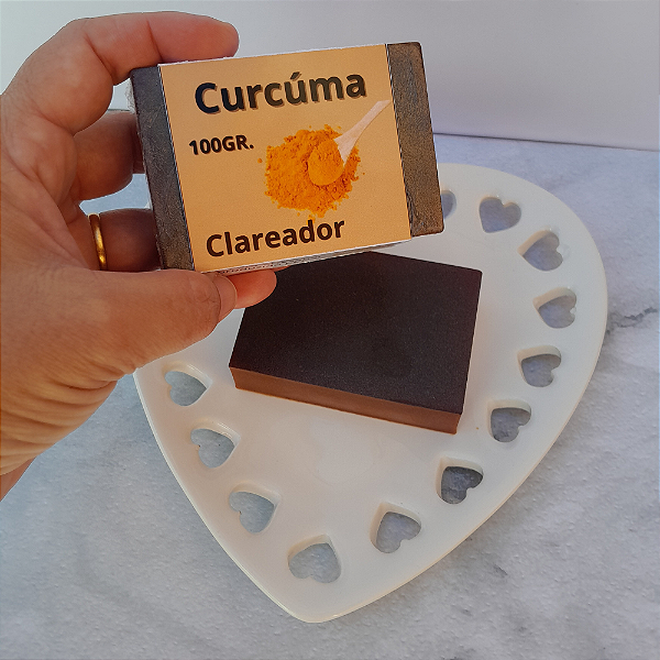 Sabonete artesanal em barra de cúrcuma 100g – Clareador natural e renovador da pele