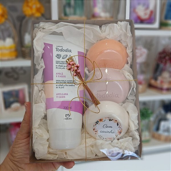 Kit Presente Hidratante Avelã e Cassis 200ml + 3 Sabonetes Natura
