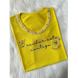 Camiseta Feminina O Senhor está Contigo - Amarela