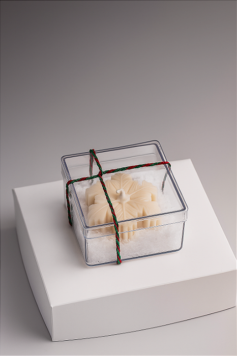 Vela no acrílico presente