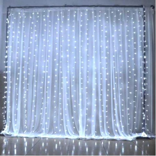 Cortina com 320 LEDs Branco frio 6mx0,8m 8 funções bivolt uso externo IP44.