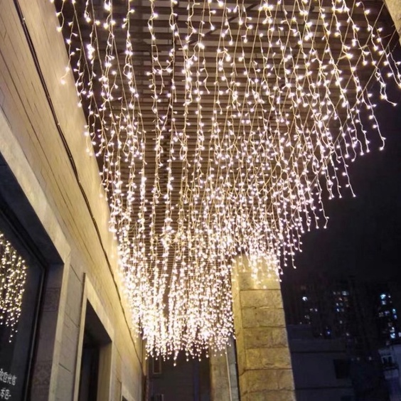 Cascata com 147 LEDs Branco Frio 8 funções fio de Fada PVC 4 metros bivolt tomada macho e fêmea.