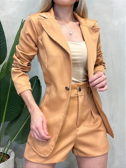 Conjunto em Alfaiataria Blazer com Botões e Shorts Giovana